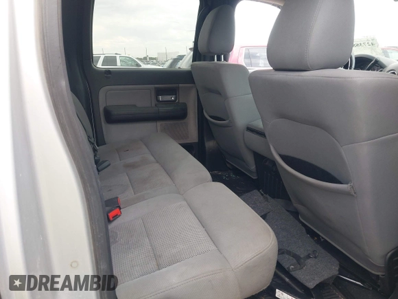 2004 Ford F-150 XLT z VIN 1FTPW14524KC80166, wystawiony jako IAAI lot #42738803 z przebiegiem 101 716 mil mil oraz . Historia ofert i sprzedaży dostępna na DreamBid. Obrazek 8.