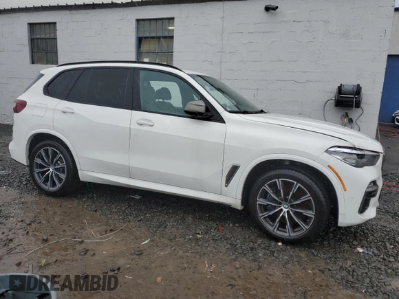 2020 BMW X5 M50i with VIN 5UXJU4C08L9C39129, listed as a Copart auction lot 48999914 with 32,851 mi miles and Salvage Title. Bid and sale history available at carsss.com. Image 4.