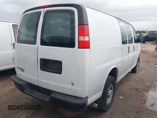 2013 Chevrolet Express Cargo z VIN 1GCWGFBA5D1110640, wystawiony jako IAAI lot #42177906 z przebiegiem 204 672 mil mil oraz . Historia ofert i sprzedaży dostępna na DreamBid. Obrazek 4.
