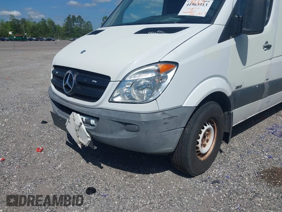 2011 Mercedes-Benz Sprinter Cargo with VIN WD3PE8CBXB5592597, listed as a IAAI auction lot 41963313 with 490,059 mi miles. Bid and sale history available at carsss.com. Image 6.