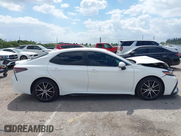 2022 Toyota Camry SE with VIN 4T1G11AK9NU659417, listed as a IAAI auction lot 41733094 with 74,054 mi miles. Bid and sale history available at carsss.com. Image 13.