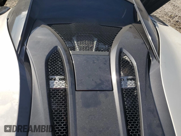 2016 McLaren 570S z VIN SBM13DAA3GW001071, wystawiony jako Copart lot #43108715 z przebiegiem Nie podano mil oraz Szkody całkowita. Historia ofert i sprzedaży dostępna na DreamBid. Obrazek 11.