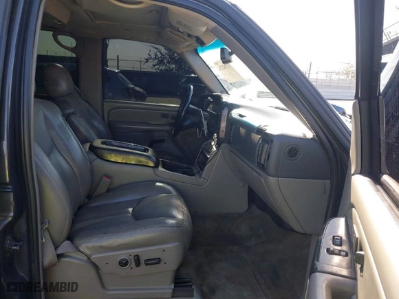 2004 GMC Yukon SLT with VIN 1GKEC13T54R321630, listed as a IAAI auction lot 41382236 with 105924 miles. Bid and sale history available at carsss.com. Image 5.