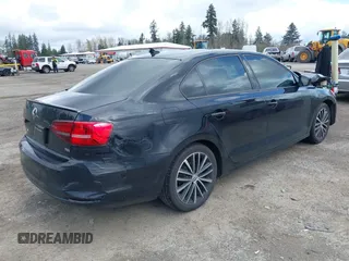 2016 Volkswagen Jetta Sport z VIN 3VWD17AJ1GM290252, wystawiony jako IAAI lot #41947953 z przebiegiem 125 484 mil mil oraz . Historia ofert i sprzedaży dostępna na DreamBid. Obrazek 4.