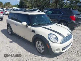 2013 MINI Clubman z VIN WMWZF3C57DT571338, wystawiony jako IAAI lot #41367674 z przebiegiem 77 628 mil mil oraz . Historia ofert i sprzedaży dostępna na DreamBid. Obrazek 1.