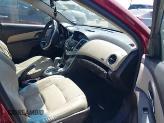 2014 Chevrolet Cruze 2LT z VIN 1G1PE5SB9E7325636, wystawiony jako IAAI lot #41991679 z przebiegiem 103 492 mil mil oraz . Historia ofert i sprzedaży dostępna na DreamBid. Obrazek 5.