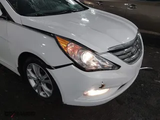 2013 Hyundai Sonata SE with VIN 5NPEC4AC0DH599584, listed as a IAAI auction lot 41961659 with 122,296 mi miles. Bid and sale history available at carsss.com. Image 6.