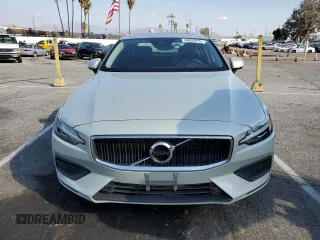 2019 Volvo S60 Momentum with VIN 7JR102FK8KG001031, listed as a Copart auction lot 44805915 with 34,688 mi miles and Salvage Title. Bid and sale history available at carsss.com. Image 5.