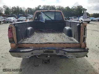 2000 Chevrolet Silverado 1500 with VIN 1GCEC14W1YZ342338, listed as a Copart auction lot 84868704 with 215,540 mi miles and Salvage Title. Bid and sale history available at carsss.com. Image 6.