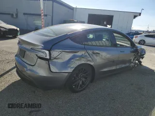 2025 Tesla Model 3 Long Range z VIN 5YJ3E1EA8SF927015, wystawiony jako Copart lot #89373905 z przebiegiem 91 mil mil oraz Szkoda całkowita • Salvage title. Historia ofert i sprzedaży dostępna na DreamBid. Obrazek 3.