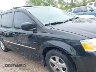 2010 Dodge Grand Caravan SXT z VIN 2D4RN5D12AR444953, wystawiony jako IAAI lot #42247277 z przebiegiem 214 387 mil mil oraz . Historia ofert i sprzedaży dostępna na DreamBid. Obrazek 6.