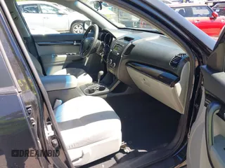 2011 Kia Sorento LX with VIN 5XYKT3A12BG033992, listed as a IAAI auction lot 41832461 with 175,808 mi miles. Bid and sale history available at carsss.com. Image 5.