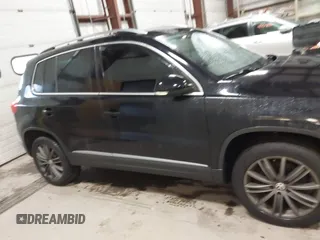 2013 Volkswagen Tiguan SE z VIN WVGBV7AX3DW508802, wystawiony jako IAAI lot #41471406 z przebiegiem 102 426 mil mil oraz . Historia ofert i sprzedaży dostępna na DreamBid. Obrazek 13.