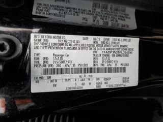 2015 Ford Focus Titanium z VIN 1FADP3N25FL324390, wystawiony jako Copart lot #59801805 z przebiegiem 97 615 mil mil oraz Szkoda całkowita • Salvage title. Historia ofert i sprzedaży dostępna na DreamBid. Obrazek 12.