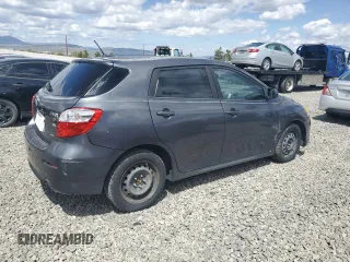 2009 Toyota Matrix S z VIN 2T1LE40E49C004413, wystawiony jako Copart lot #57530165 z przebiegiem 293 564 mil mil oraz Czysty tytuł • Clean title. Historia ofert i sprzedaży dostępna na DreamBid. Obrazek 3.