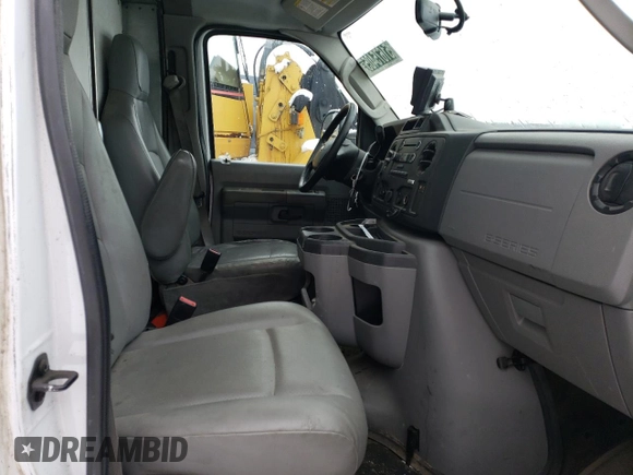 2017 Ford E-Series Commercial z VIN 1FDWE3FS9HDC67451, wystawiony jako Copart lot #51675405 z przebiegiem 222 381 mil mil oraz Tytuł czysty. Historia ofert i sprzedaży dostępna na DreamBid. Obrazek 10.