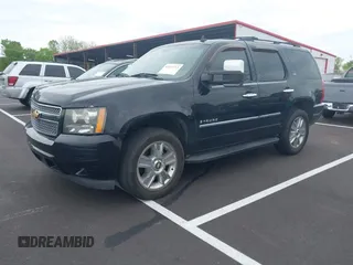 2009 Chevrolet Tahoe LTZ z VIN 1GNFK330X9R130028, wystawiony jako IAAI lot #42113713 z przebiegiem 135 631 mil mil oraz . Historia ofert i sprzedaży dostępna na DreamBid. Obrazek 17.