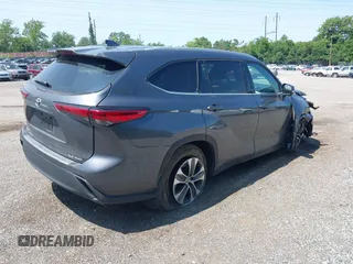 2022 Toyota Highlander XLE with VIN 5TDGZRBH6NS573548, listed as a IAAI auction lot 42398936 with 60,415 mi miles and . Bid and sale history available at DreamBid. Image 4.