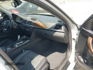 2015 BMW 3 Series 328i с VIN WBA3A5G51FNS84997, выставлен на аукционе IAAI как лот 42223796 с пробегом 109 597 миль миль и . История ставок и продаж доступна на DreamBid. Изображение 5.