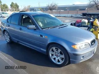 2002 BMW 3 Series 325i with VIN WBAET374X2NG72824, listed as a IAAI auction lot 41822437 with 1 mi miles. Bid and sale history available at carsss.com. Image 1.