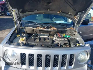 2016 Jeep Patriot Latitude z VIN 1C4NJPFB6GD789150, wystawiony jako IAAI lot #41580696 z przebiegiem 156 848 mil mil oraz . Historia ofert i sprzedaży dostępna na DreamBid. Obrazek 10.