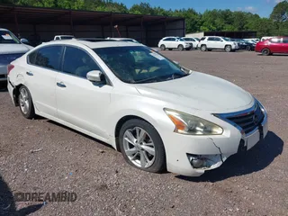 2015 Nissan Altima 2.5 z VIN 1N4AL3AP8FC108873, wystawiony jako IAAI lot #42165236 z przebiegiem 245 536 mil mil oraz . Historia ofert i sprzedaży dostępna na DreamBid. Obrazek 1.