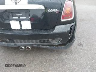 2010 MINI Convertible S z VIN WMWMS3C51ATY51760, wystawiony jako IAAI lot #42419015 z przebiegiem 86 437 mil mil oraz . Historia ofert i sprzedaży dostępna na DreamBid. Obrazek 6.
