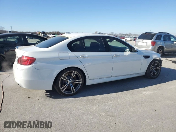 2013 BMW M5 with VIN WBSFV9C59DD096273, listed as a Copart auction lot 84923264 with 122,028 mi miles and Salvage Title. Bid and sale history available at carsss.com. Image 3.