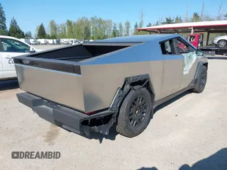 2024 Tesla Cybertruck Cyberbeast z VIN 7G2CEHEEXRA038555, wystawiony jako IAAI lot #42047963 z przebiegiem 14 mil mil oraz . Historia ofert i sprzedaży dostępna na DreamBid. Obrazek 4.