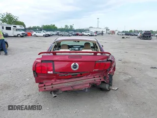 2005 Ford Mustang GT Deluxe z VIN 1ZVHT82H055218846, wystawiony jako IAAI lot #42169493 z przebiegiem 184 397 mil mil oraz . Historia ofert i sprzedaży dostępna na DreamBid. Obrazek 6.