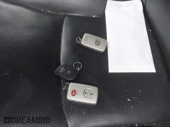 2018 Toyota 4Runner SR5 z VIN JTEBU5JR8J5596675, wystawiony jako IAAI lot #41877335 z przebiegiem Nie podano mil oraz . Historia ofert i sprzedaży dostępna na DreamBid. Obrazek 11.