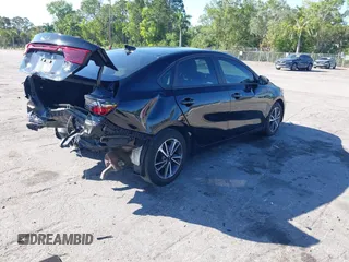 2023 Kia Forte LXS z VIN 3KPF24AD5PE554908, wystawiony jako IAAI lot #41781608 z przebiegiem 84 666 mil mil oraz . Historia ofert i sprzedaży dostępna na DreamBid. Obrazek 4.