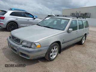 2000 Volvo V70 with VIN YV1LZ56D2Y2716564, listed as a IAAI auction lot 42128598 with 1 mi miles. Bid and sale history available at carsss.com. Image 2.