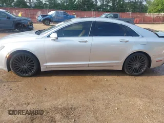 2017 Lincoln MKZ Reserve z VIN 3LN6L5E96HR649914, wystawiony jako IAAI lot #42136130 z przebiegiem 84 144 mil mil oraz . Historia ofert i sprzedaży dostępna na DreamBid. Obrazek 14.