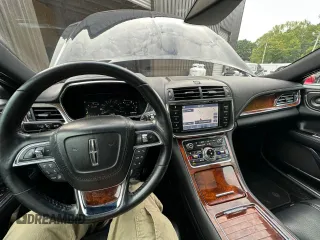 2020 Lincoln Continental Reserve z VIN 1LN6L9NP8L5601946, wystawiony jako Copart lot #59259205 z przebiegiem 359 593 mil mil oraz Tytuł czysty. Historia ofert i sprzedaży dostępna na DreamBid. Obrazek 9.