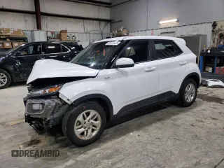 2022 Hyundai Venue SE z VIN KMHRB8A33NU195368, wystawiony jako Copart lot #45476625 z przebiegiem 59 112 mil mil oraz Szkody całkowita. Historia ofert i sprzedaży dostępna na DreamBid. Obrazek 1.