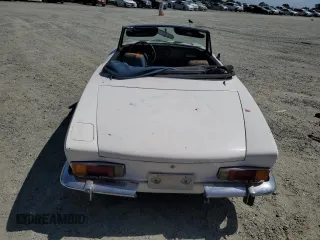 1973 FIAT 124 Spider z VIN 124CS0065983, wystawiony jako Copart lot #57913365 z przebiegiem Nie podano mil oraz Tytuł czysty. Historia ofert i sprzedaży dostępna na DreamBid. Obrazek 6.