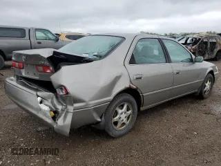 1997 Toyota Camry LE z VIN 4T1BG22K6VU106916, wystawiony jako Copart lot #56707935 z przebiegiem 235 517 mil mil oraz Szkoda całkowita • Salvage title. Historia ofert i sprzedaży dostępna na DreamBid. Obrazek 3.
