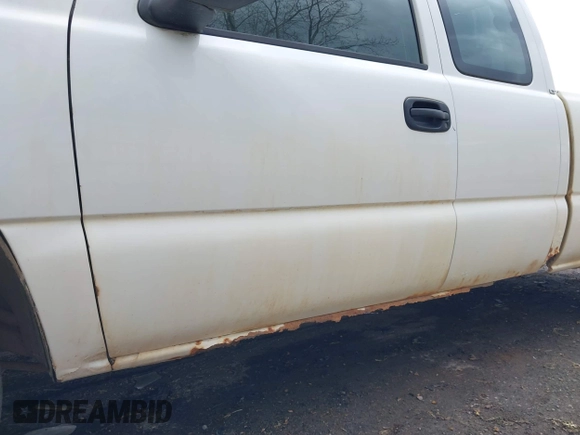 2005 Chevrolet Silverado 1500 Work Truck with VIN 1GCEC19X15Z289993, listed as a IAAI auction lot 42170540 with 228,281 mi miles. Bid and sale history available at carsss.com. Image 13.