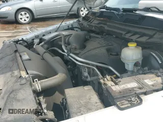 2013 Ram 1500 Big Horn z VIN 1C6RR7LT6DS688325, wystawiony jako IAAI lot #43088015 z przebiegiem 152 504 mil mil oraz . Historia ofert i sprzedaży dostępna na DreamBid. Obrazek 19.