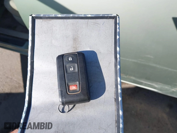 2007 Toyota Prius z VIN JTDKB20U973221624, wystawiony jako IAAI lot #42484947 z przebiegiem 257 311 mil mil oraz . Historia ofert i sprzedaży dostępna na DreamBid. Obrazek 11.