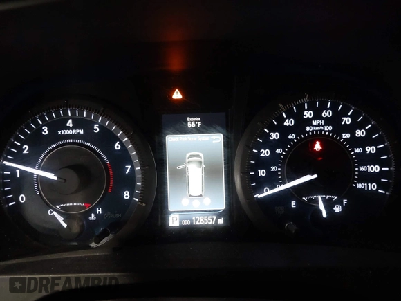 2015 Toyota Sienna XLE with VIN 5TDYK3DC8FS598525, listed as a IAAI auction lot 41918825 with 128,557 mi miles. Bid and sale history available at carsss.com. Image 7.
