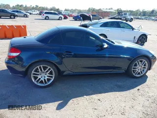 2007 Mercedes-Benz SLK 280 z VIN WDBWK54F67F145453, wystawiony jako IAAI lot #41756983 z przebiegiem 133 608 mil mil oraz . Historia ofert i sprzedaży dostępna na DreamBid. Obrazek 13.