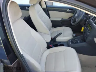 2014 Volkswagen Jetta Sedan SE w/Connectivity with VIN 3VWB07AJ4EM422881, listed as a IAAI auction lot 41362404 with 109,463 mi miles. Bid and sale history available at carsss.com. Image 5.