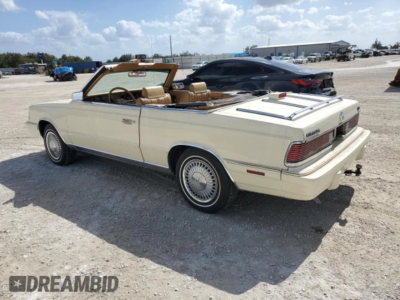 1986 Chrysler LeBaron z VIN 1C3BC55D0GG153072, wystawiony jako Copart lot #77865854 z przebiegiem 74 922 mil mil oraz Szkoda całkowita • Salvage title. Historia ofert i sprzedaży dostępna na DreamBid. Obrazek 2.