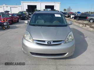 2008 Toyota Sienna XLE with VIN 5TDZK22C18S161339, listed as a IAAI auction lot 41449450 with 202,512 mi miles. Bid and sale history available at carsss.com. Image 12.