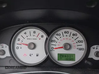 2006 Ford Escape XLT with VIN 1FMYU03126KC55897, listed as a IAAI auction lot 41733243 with 136,989 mi miles. Bid and sale history available at carsss.com. Image 7.