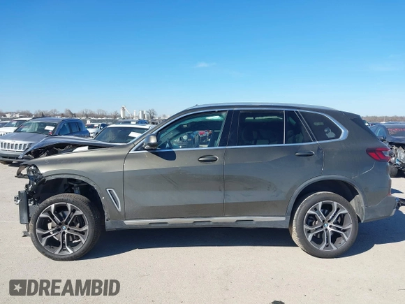 2021 BMW X5 xDrive40i z VIN 5UXCR6C09M9G00150, wystawiony jako IAAI lot #41647528 z przebiegiem Nie podano mil oraz . Historia ofert i sprzedaży dostępna na DreamBid. Obrazek 14.