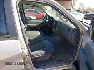 2003 Ford Explorer XLT with VIN 1FMZU73K73ZA61729, listed as a IAAI auction lot 41843868 with 254,553 mi miles. Bid and sale history available at carsss.com. Image 5.