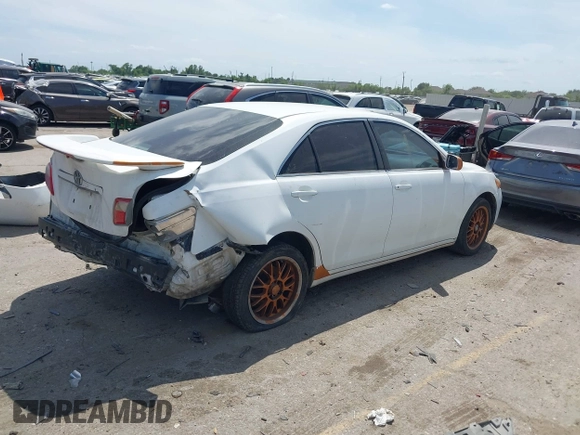 2008 Toyota Camry LE z VIN 4T1BE46K48U792969, wystawiony jako IAAI lot #42056288 z przebiegiem 249 852 mil mil oraz . Historia ofert i sprzedaży dostępna na DreamBid. Obrazek 4.